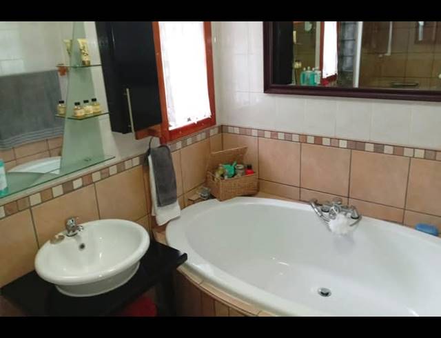 4 BEDROOM HOUSE FOR SALE IN COSMOSRAND